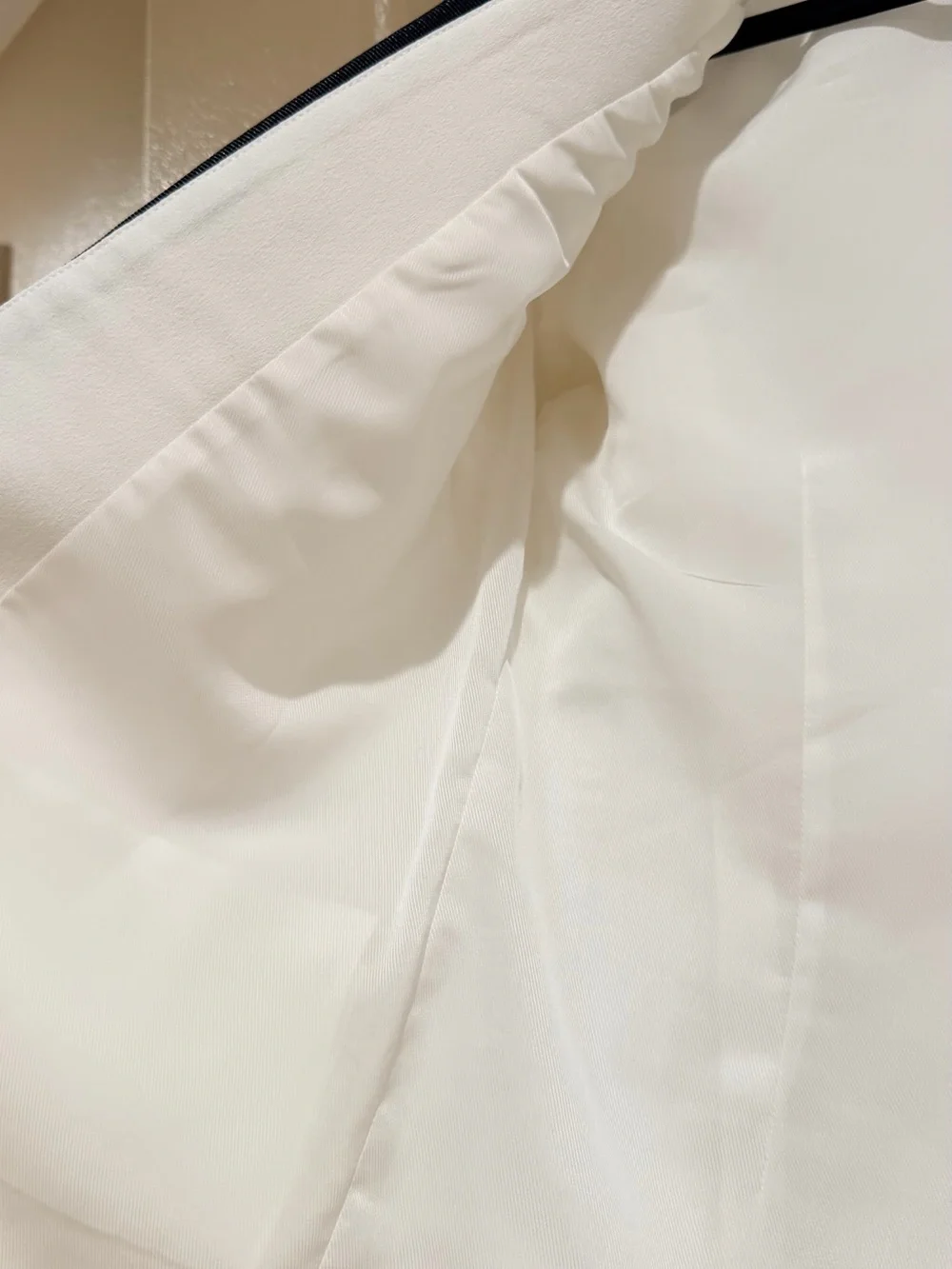 Crisp White Open-Front Blazer with Black Lapel Accents